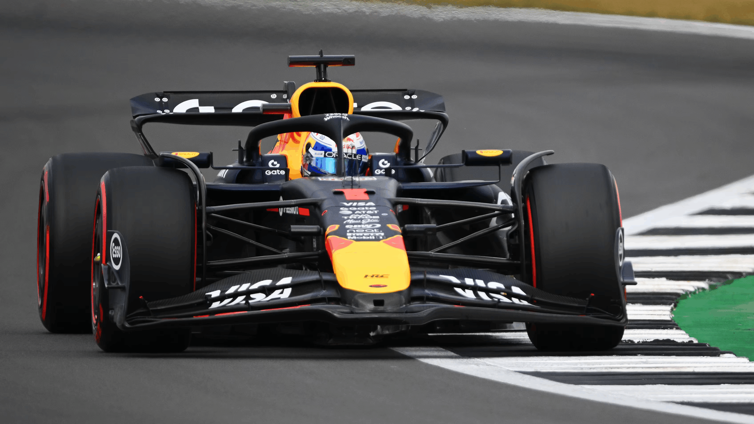 Verstappen en la niebla: pole inesperada en Silverstone