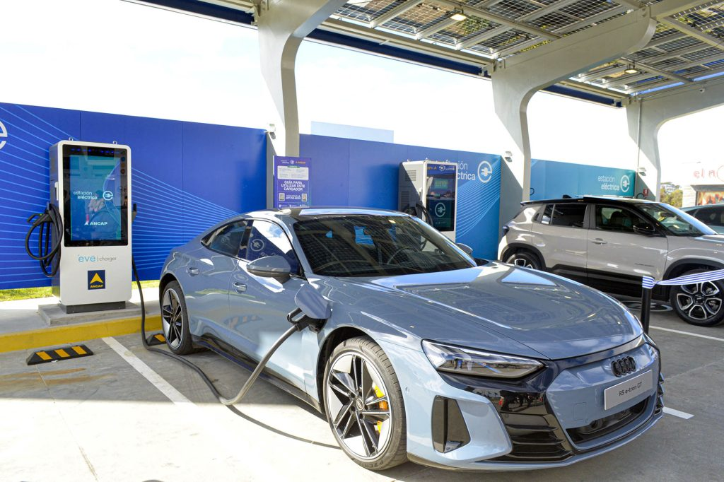 DUCSA inaugura estación eléctrica en ANCAP Aeropuerto