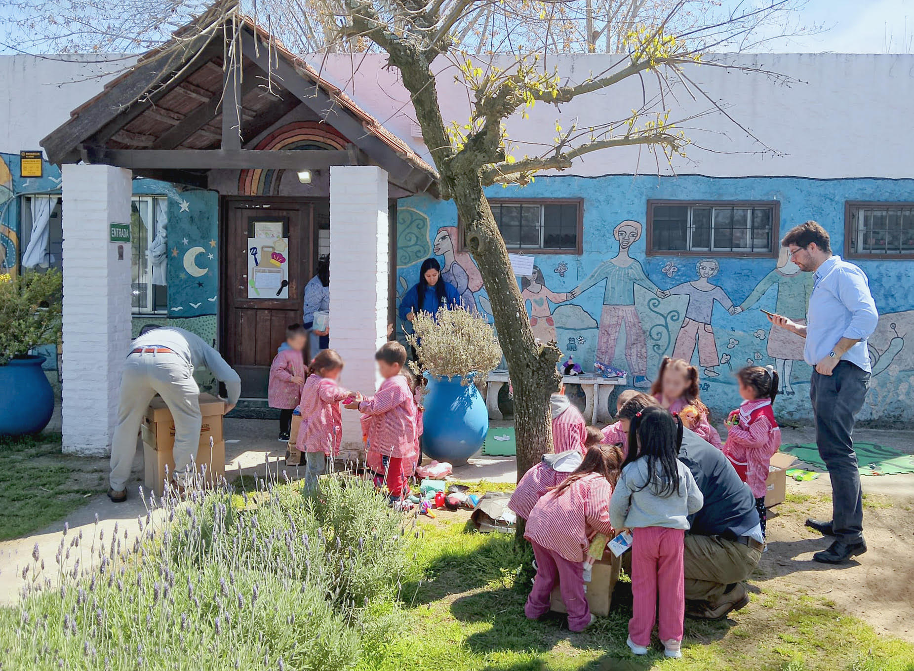 Niños del CAIF “María del Pinar” recibieron juguetes donados por Nissan