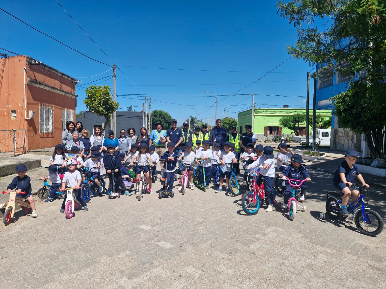 Sembrando conciencia desde el volante: una nueva charla de seguridad vial del Ensslin Rally Team