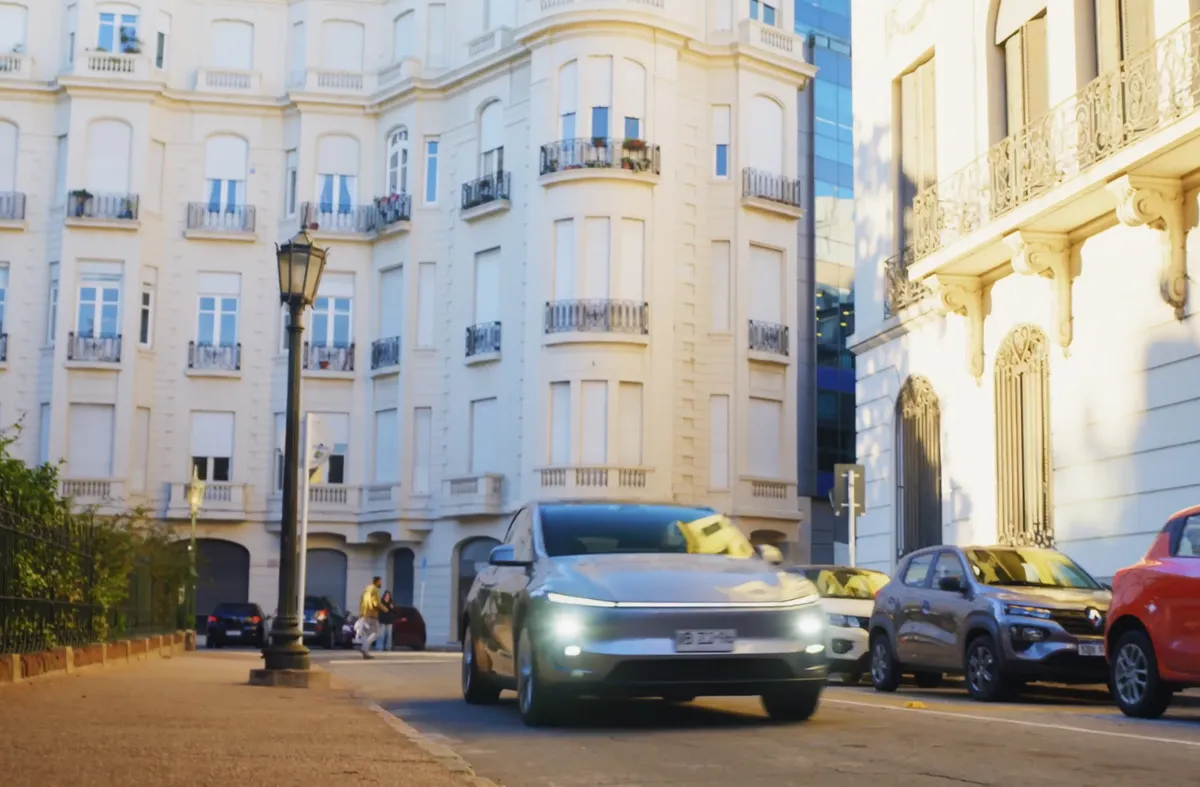 Tesla incorpora a Uruguay a su plan de expansión regional
